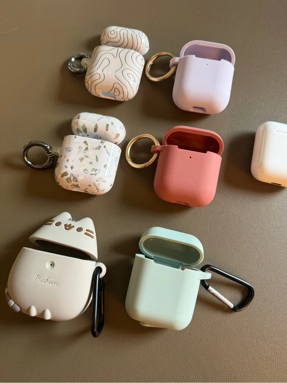 Apple AirPods Gen. 2 + 6 Case Bundle